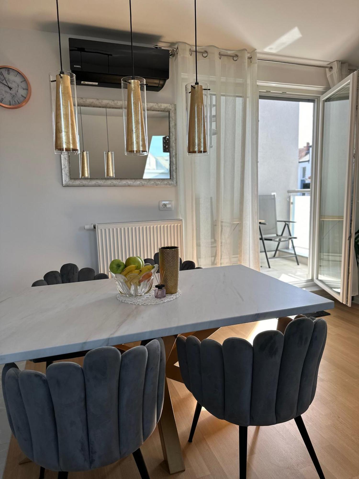 Apartman “Manhattan” Krizevci Luaran gambar